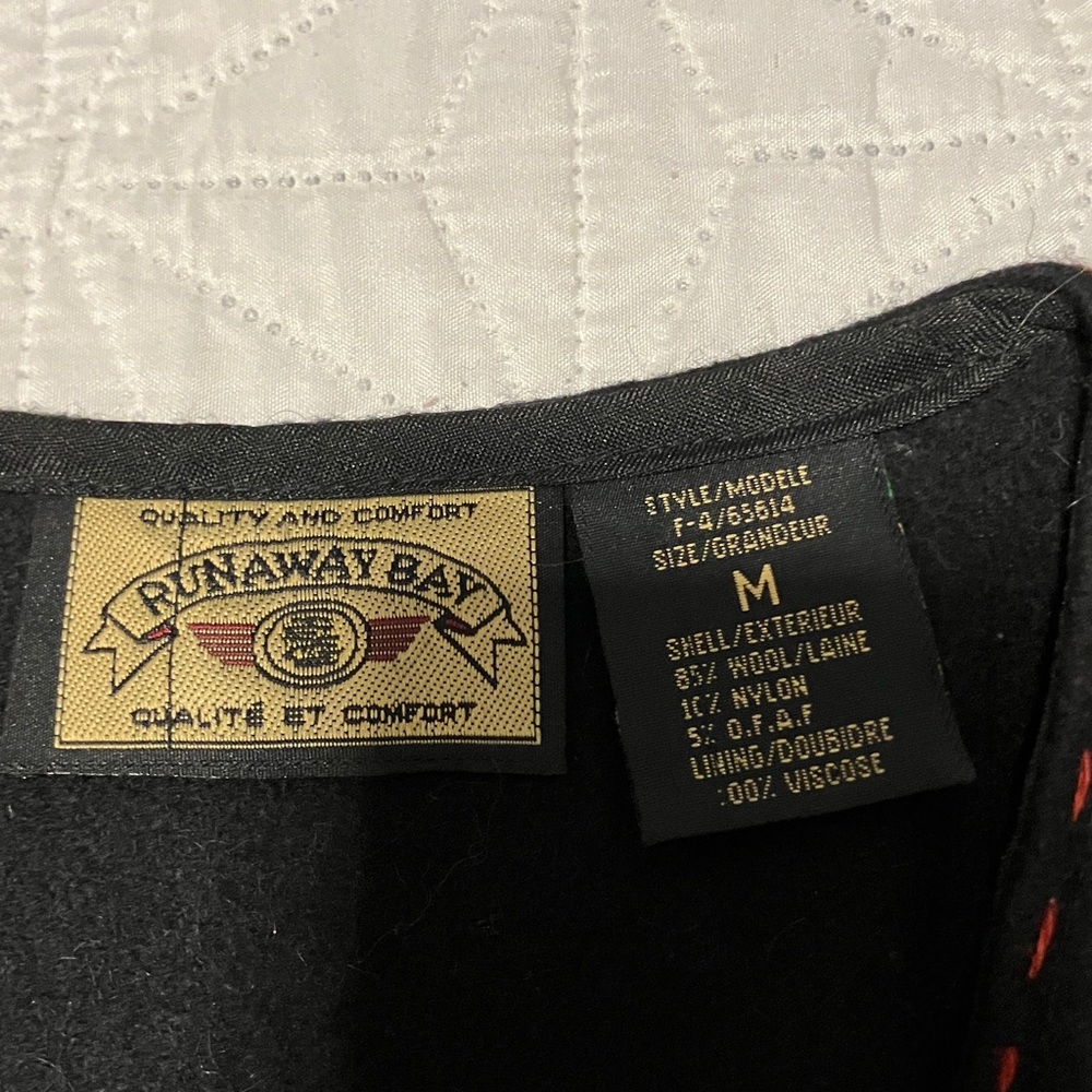 Vintage Wool Embroidered Black Vest with Floral Design size Medium - Picture 4 of 5